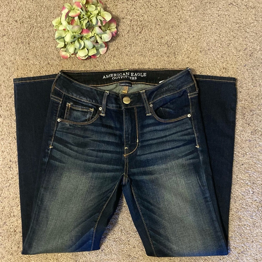 American Eagle Outfitters Super Stretch Skinny Dark wash blue Jeans. 4 Short